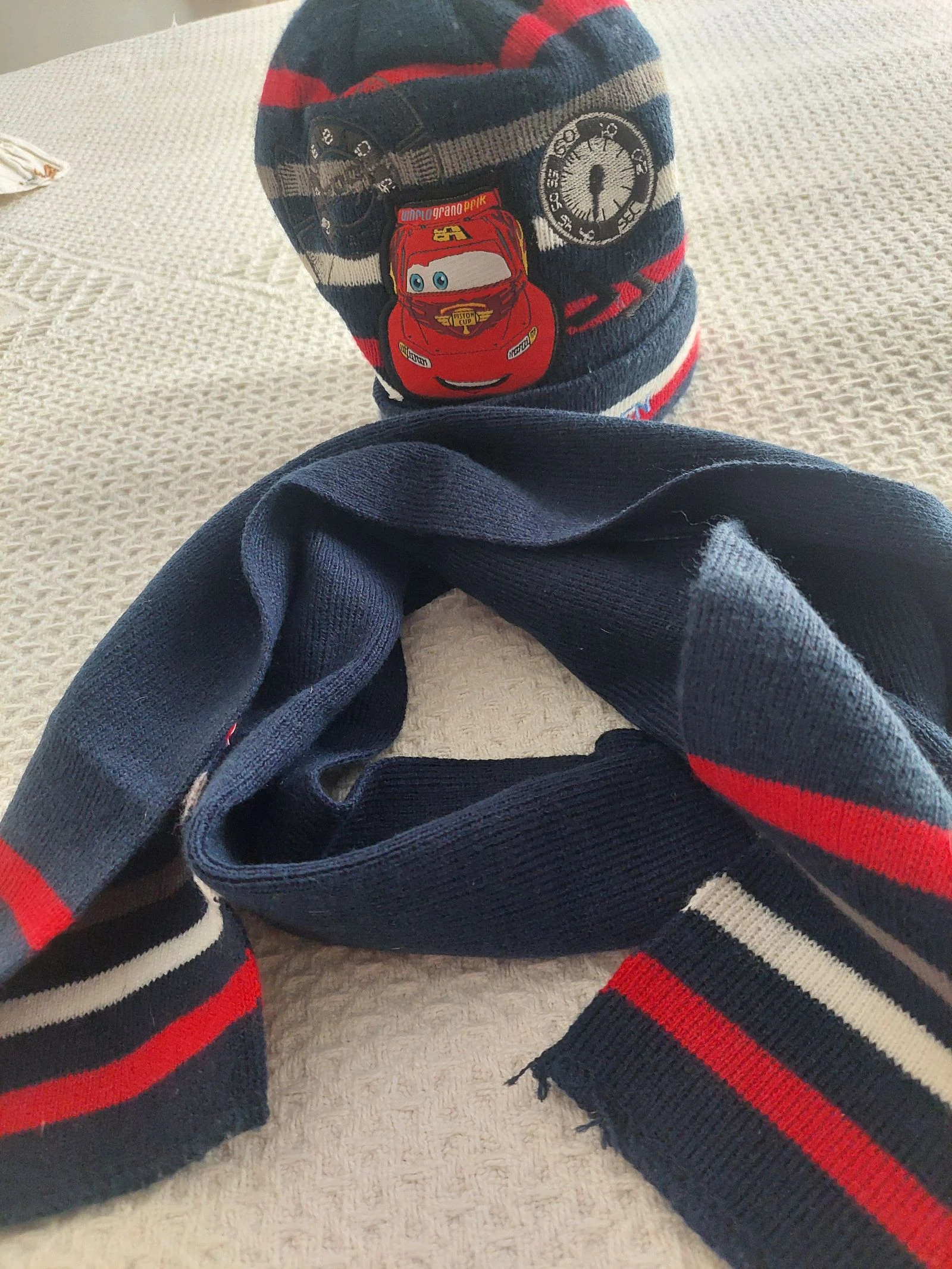 Disney - Conjunto gorro + Bufanda Mc Queen – photo 4
